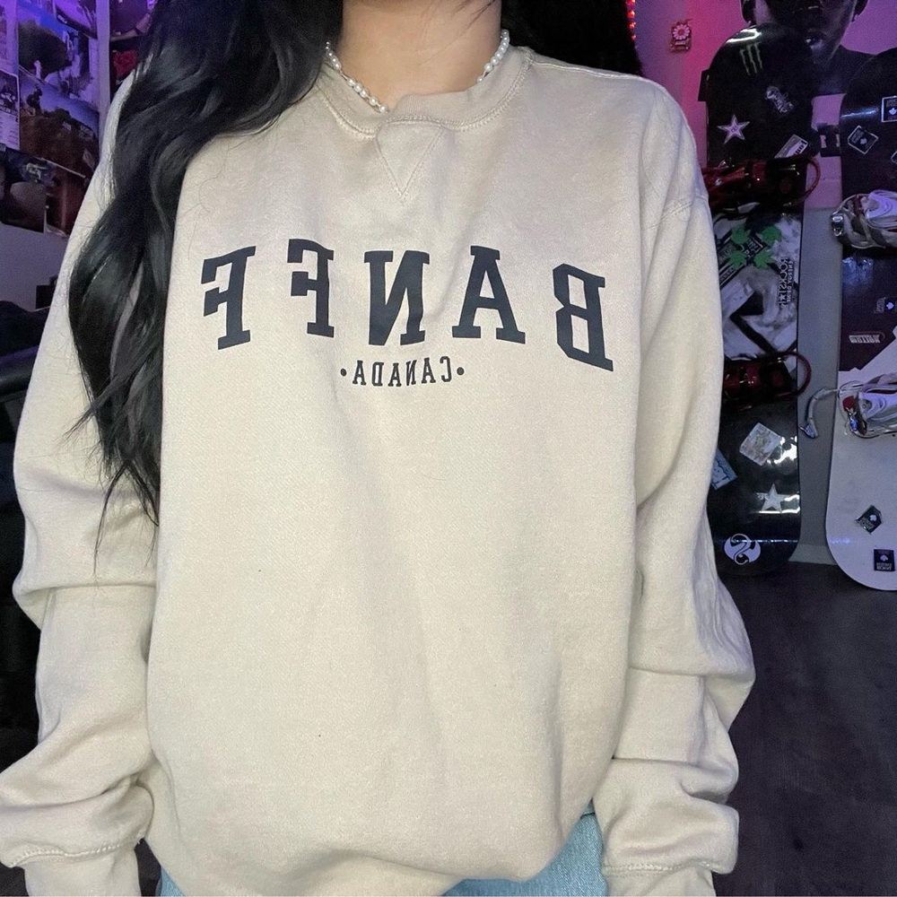 BANFF oversize beige crewneck